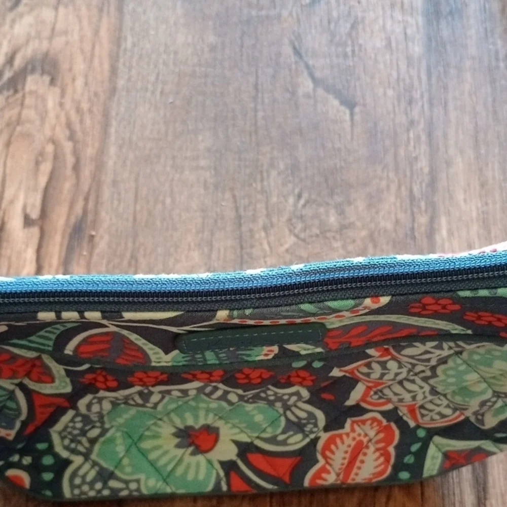 Vibrant Vera Bradley Floral Shoulder Bag Normadic Floral - Picture 4 of 5